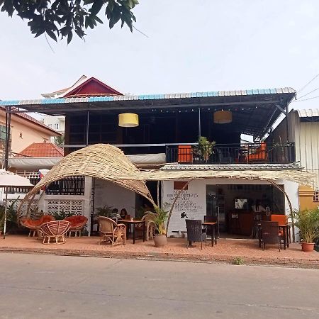 Nomad Guesthouse Kratie Ngoại thất bức ảnh